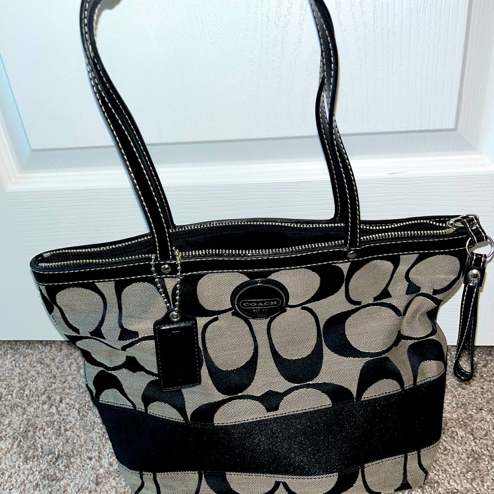 Coach double strap C pattern shoulder bag.